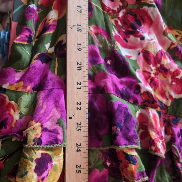 Fleurish Green Floral Print Sleeveless Top Size Medium - Picture 7 of 7